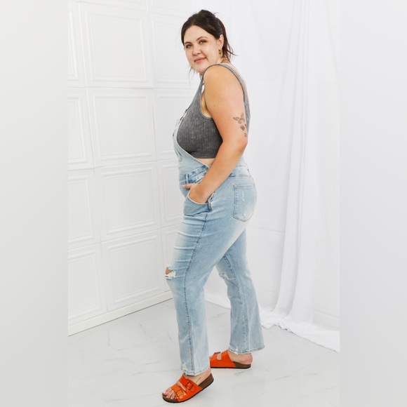 NEW JUDY BLUE Plus Size Melina Light Wash Distressed Straight Leg Overalls - Picture 4 of 4